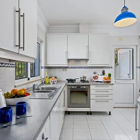 White Sands - Private Oasis, Heated Pool, Beaches & Strip Nearby