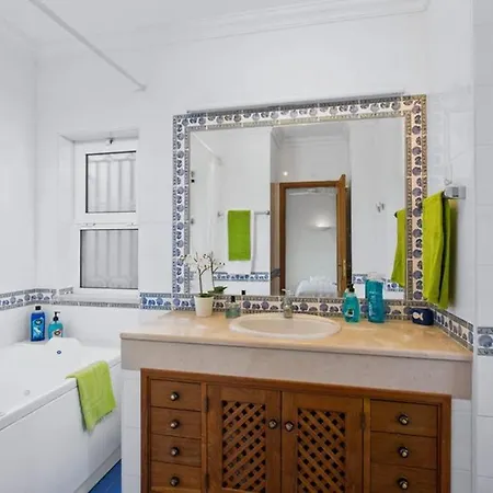 Villa White Sands - Private Oasis, Heated Pool, Beaches & Strip Nearby *