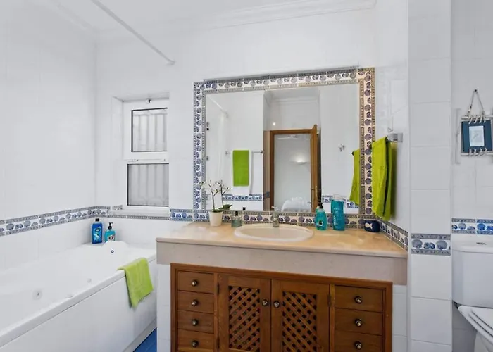 Villa White Sands - Private Oasis, Heated Pool, Beaches & Strip Nearby *