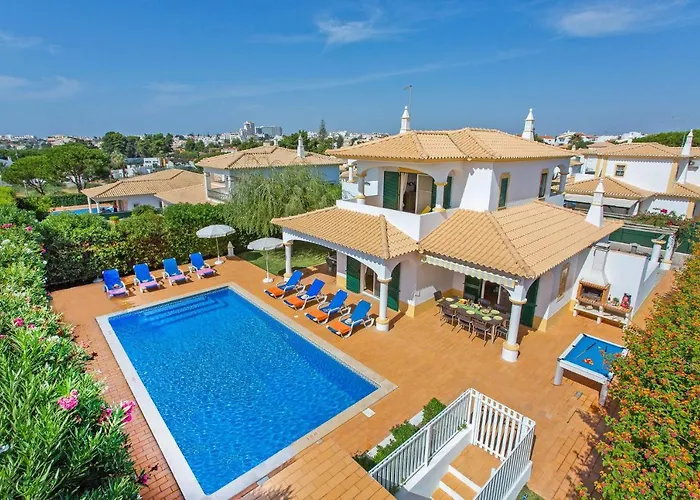 White Sands - Private Oasis, Heated Pool, Beaches & Strip Nearby Villa Albufeira