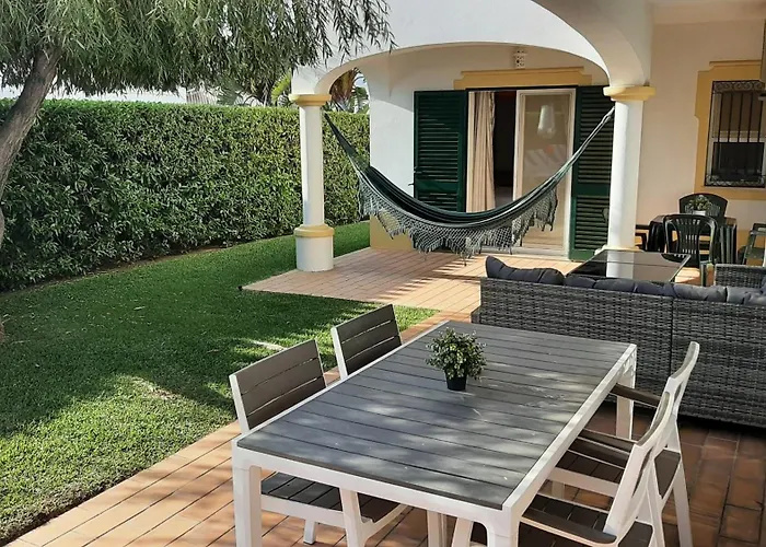 White Sands - Private Oasis, Heated Pool, Beaches & Strip Nearby *