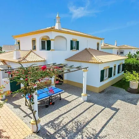 White Sands - Private Oasis, Heated Pool, Beaches & Strip Nearby * Albufeira