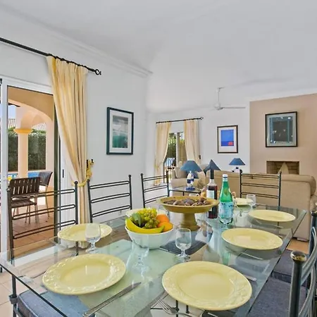 White Sands - Private Oasis, Heated Pool, Beaches & Strip Nearby * Albufeira