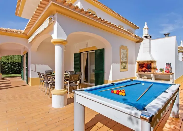 White Sands - Private Oasis, Heated Pool, Beaches & Strip Nearby Villa Albufeira