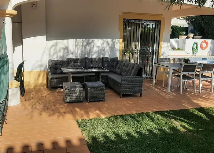 Villa White Sands - Private Oasis, Heated Pool, Beaches & Strip Nearby Albufeira