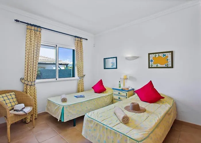 White Sands - Private Oasis, Heated Pool, Beaches & Strip Nearby